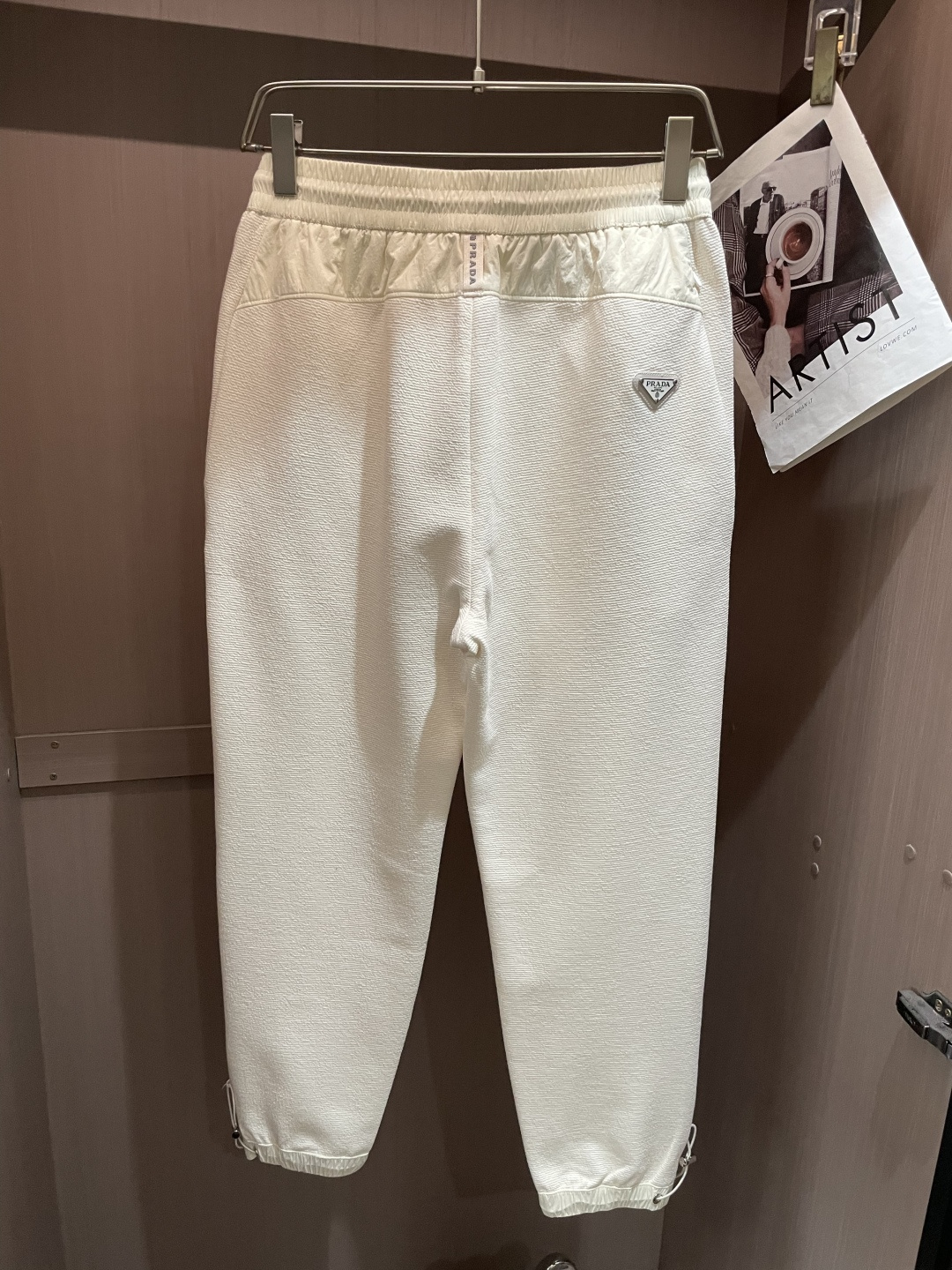 .Prad 2026春夏新款铜氨丝莫代尔空气层休闲卫裤，裤身上刺绣标志性品牌标识，客供定制品牌刻印五金配