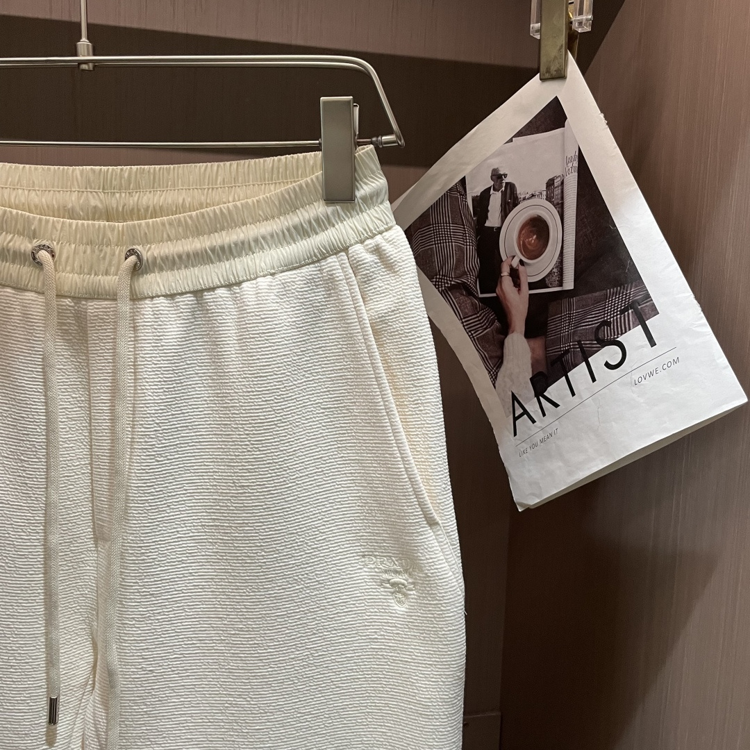 .Prad 2026春夏新款铜氨丝莫代尔空气层休闲卫裤，裤身上刺绣标志性品牌标识，客供定制品牌刻印五金配