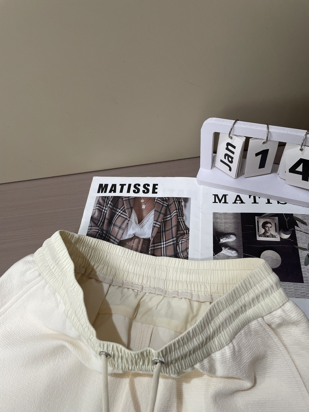 .Prad 2026春夏新款铜氨丝莫代尔空气层休闲卫裤，裤身上刺绣标志性品牌标识，客供定制品牌刻印五金配