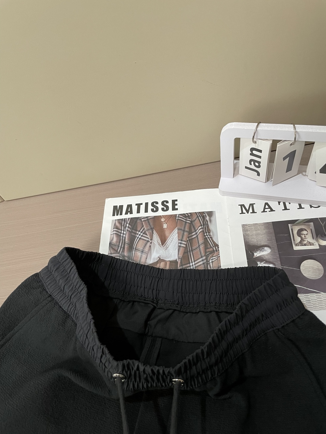 Prad 2026春夏新款铜氨丝莫代尔空气层休闲卫裤，裤身上刺绣标志性品牌标识，客供定制品牌刻印五金配件