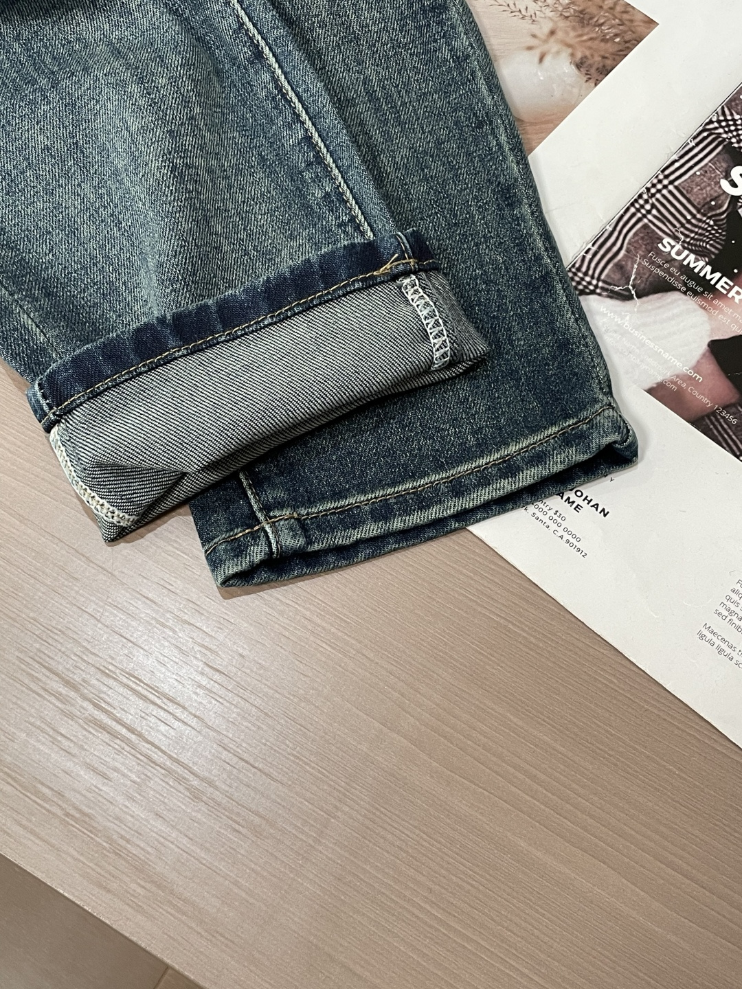 🌾范思哲专柜最新同款牛仔裤 面料版型做工绝绝子好穿不挑身材在搭配上没有太多的限制 随意简洁的衬托其他单品