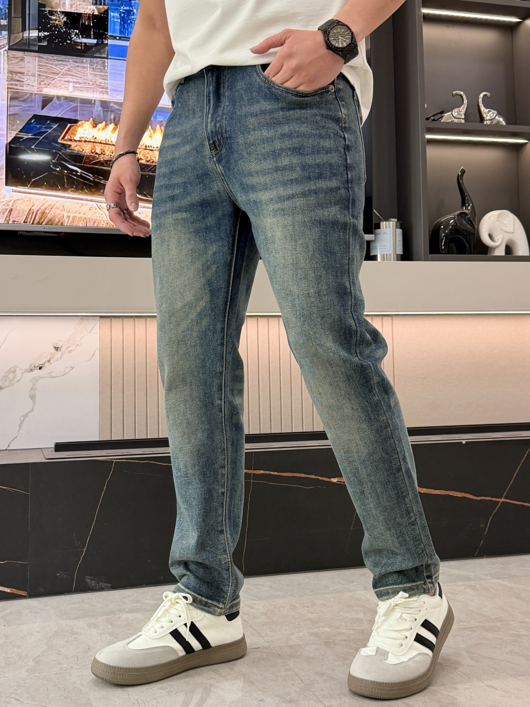 🌾Dior专柜最新同款牛仔裤 面料版型做工绝绝子好穿不挑身材在搭配上没有太多的限制 随意简洁的衬托其他单