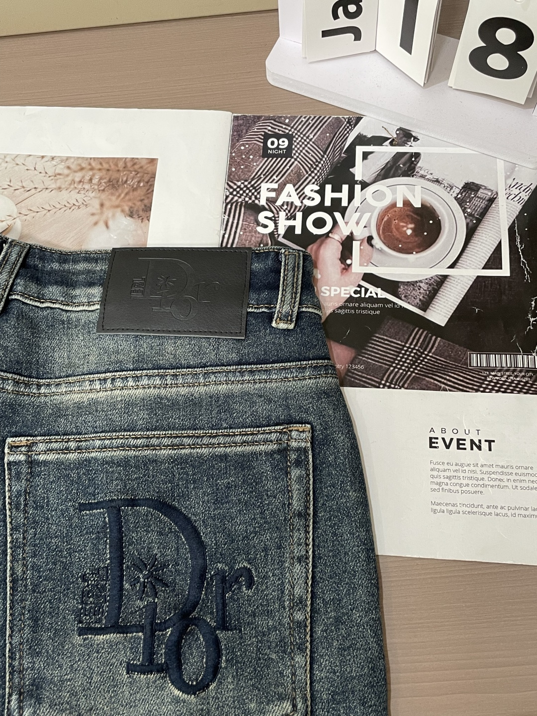 🌾Dior专柜最新同款牛仔裤 面料版型做工绝绝子好穿不挑身材在搭配上没有太多的限制 随意简洁的衬托其他单