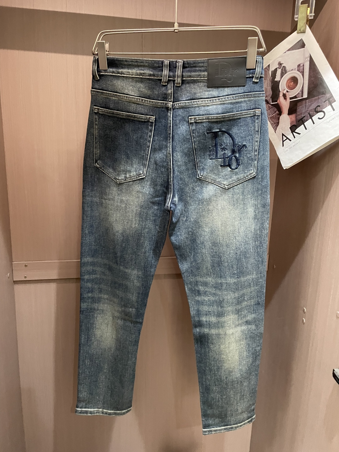 🌾Dior专柜最新同款牛仔裤 面料版型做工绝绝子好穿不挑身材在搭配上没有太多的限制 随意简洁的衬托其他单