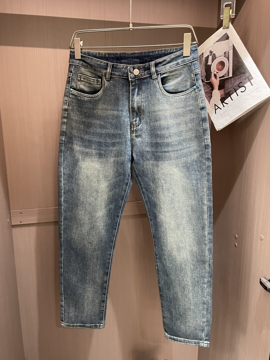🌾Lv 专柜最新同款牛仔裤 面料版型做工绝绝子好穿不挑身材在搭配上没有太多的限制 随意简洁的衬托其他单品