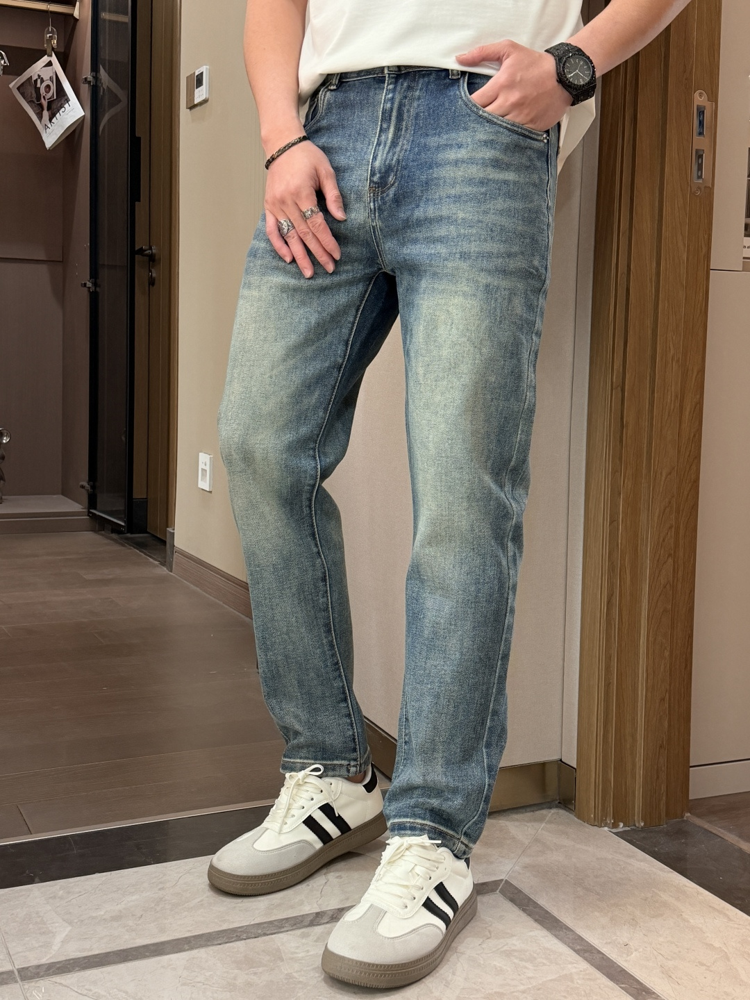 🌾圣罗兰专柜最新同款牛仔裤 面料版型做工绝绝子好穿不挑身材在搭配上没有太多的限制 随意简洁的衬托其他单品