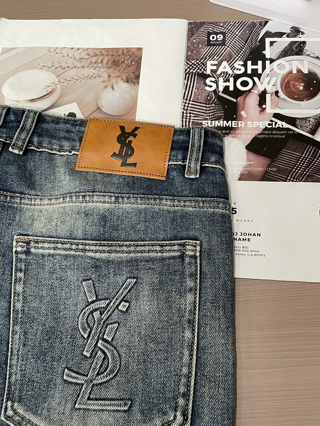 🌾圣罗兰专柜最新同款牛仔裤 面料版型做工绝绝子好穿不挑身材在搭配上没有太多的限制 随意简洁的衬托其他单品