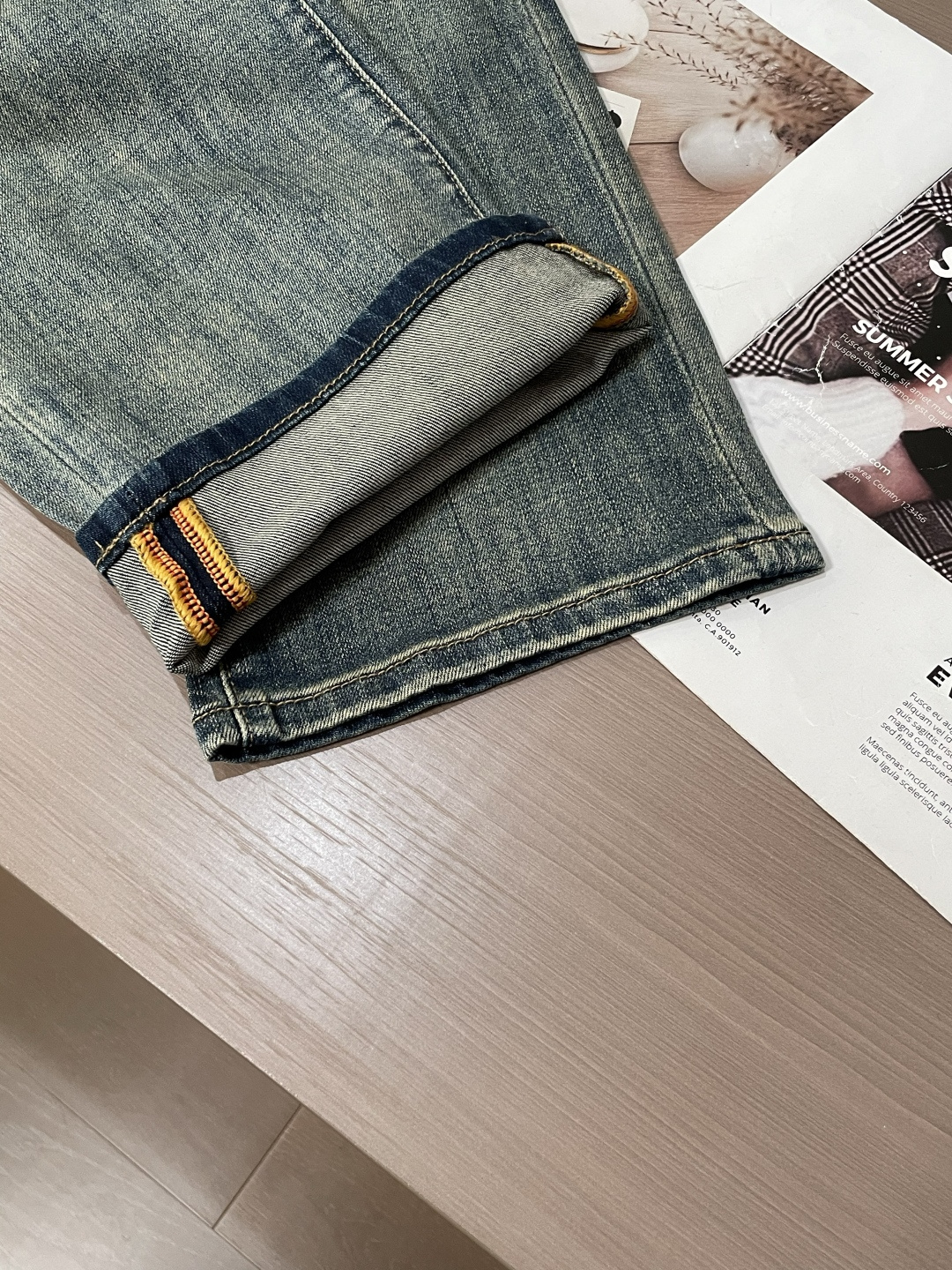 🌾FD专柜最新同款牛仔裤 面料版型做工绝绝子好穿不挑身材在搭配上没有太多的限制 随意简洁的衬托其他单品，