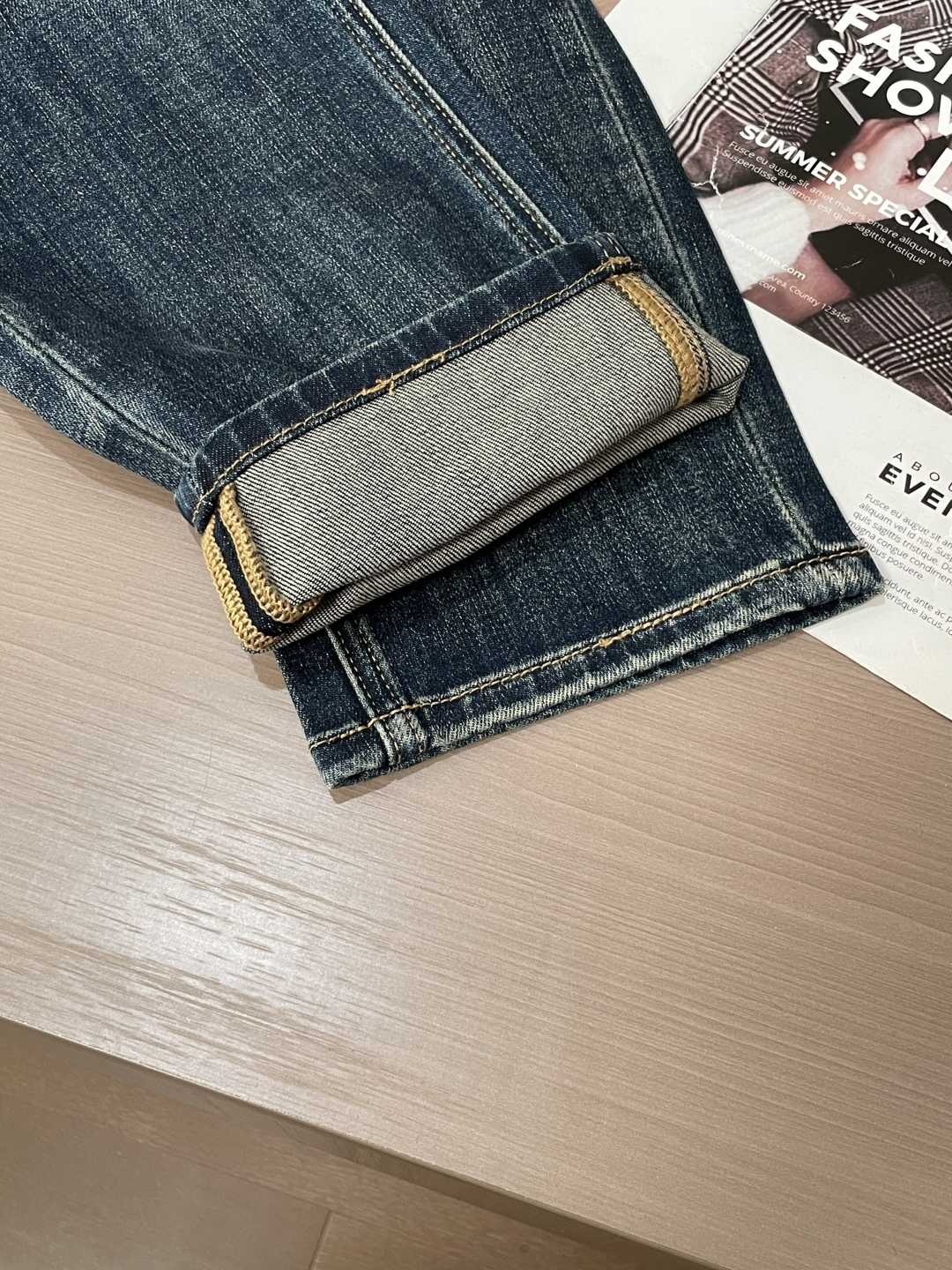 🌾Loewe专柜最新同款牛仔裤 面料版型做工绝绝子好穿不挑身材在搭配上没有太多的限制 随意简洁的衬托其他