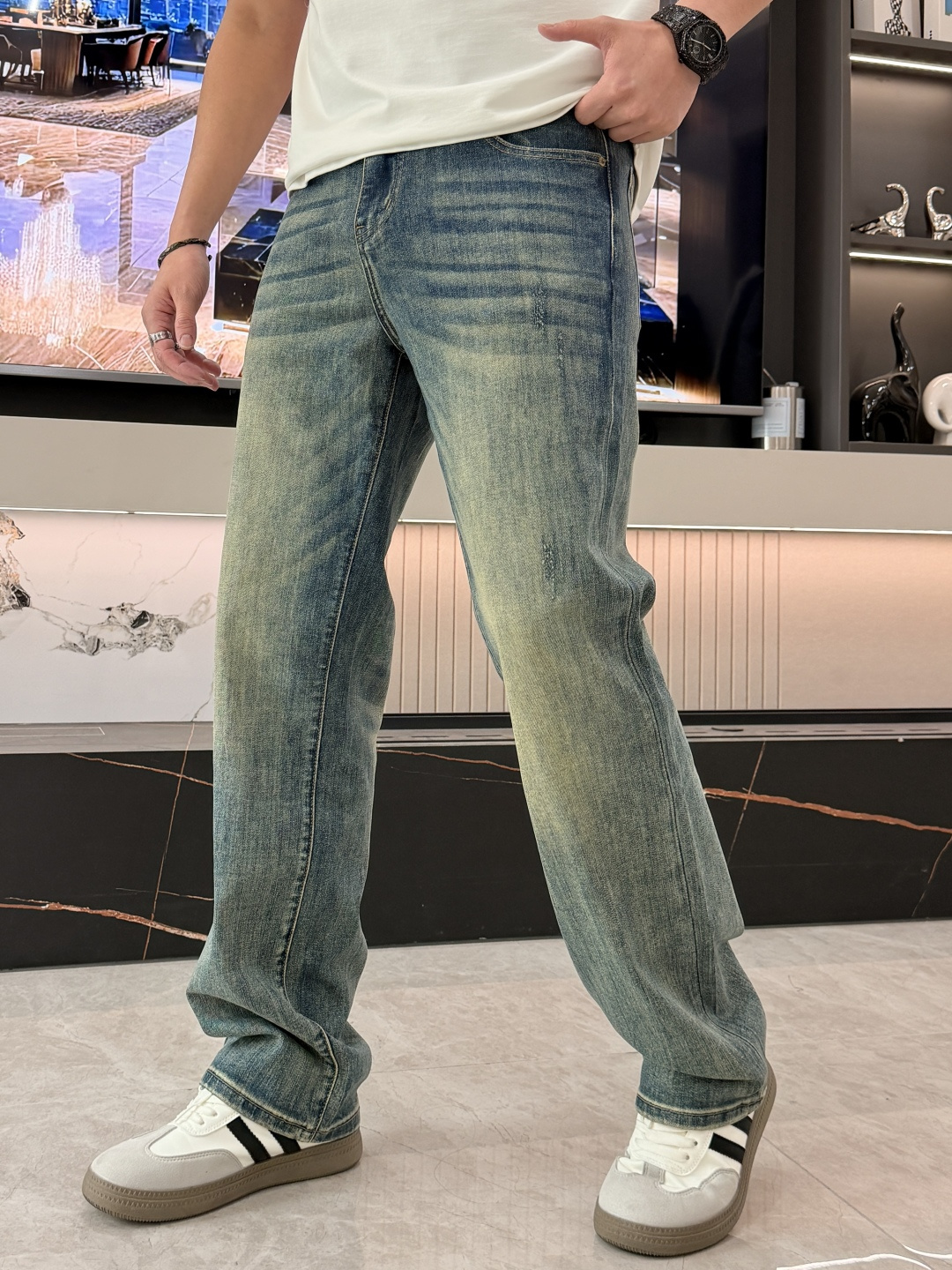 🌾FD专柜最新同款牛仔裤 面料版型做工绝绝子好穿不挑身材在搭配上没有太多的限制 随意简洁的衬托其他单品，