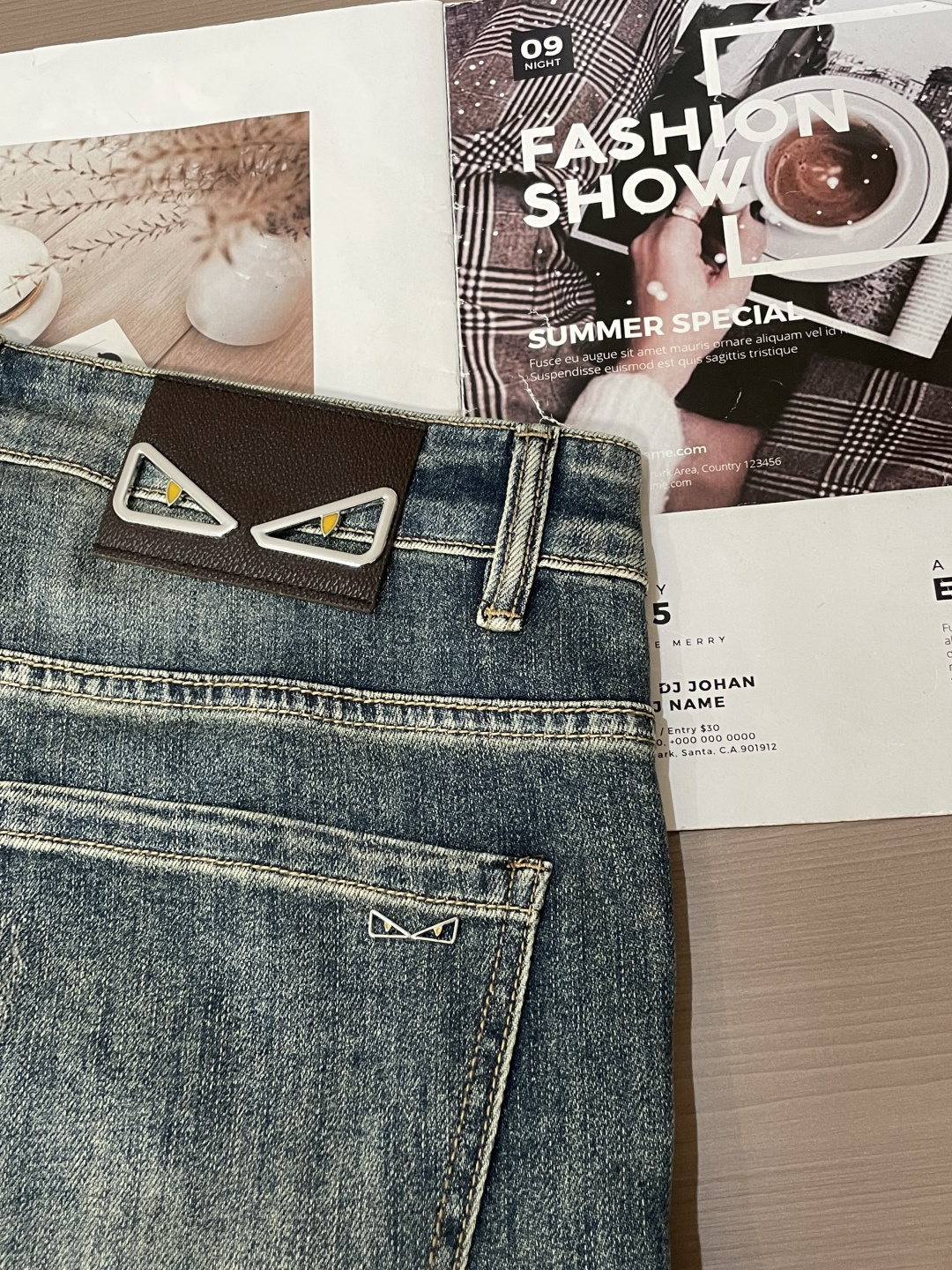 🌾FD专柜最新同款牛仔裤 面料版型做工绝绝子好穿不挑身材在搭配上没有太多的限制 随意简洁的衬托其他单品，