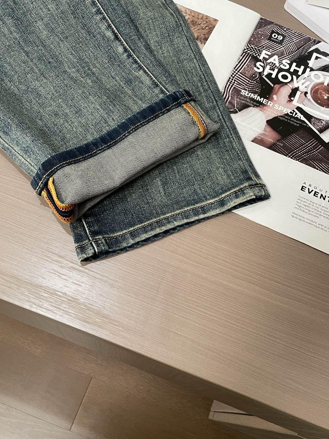 🌾FD专柜最新同款牛仔裤 面料版型做工绝绝子好穿不挑身材在搭配上没有太多的限制 随意简洁的衬托其他单品，