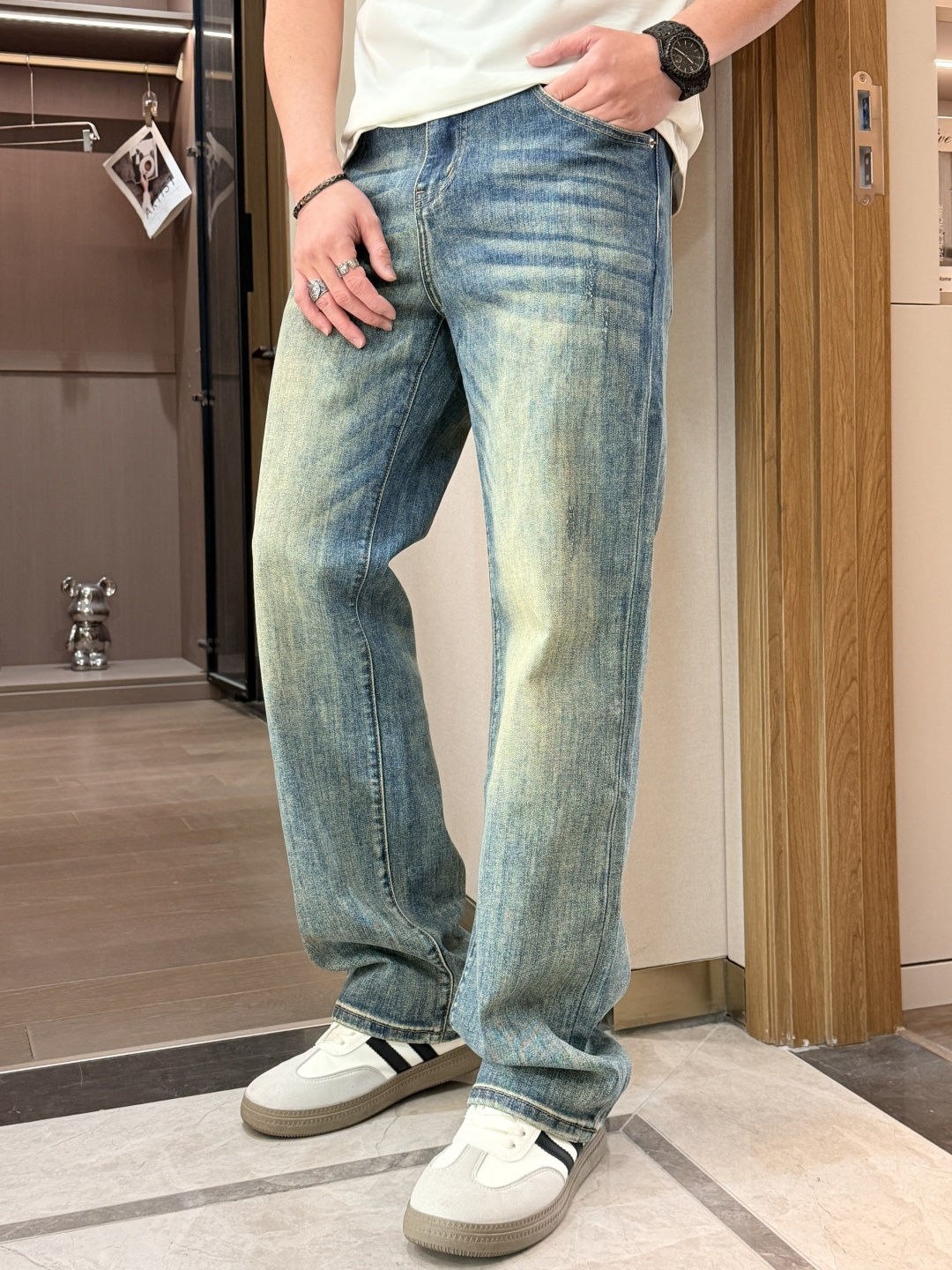 🌾FD专柜最新同款牛仔裤 面料版型做工绝绝子好穿不挑身材在搭配上没有太多的限制 随意简洁的衬托其他单品，