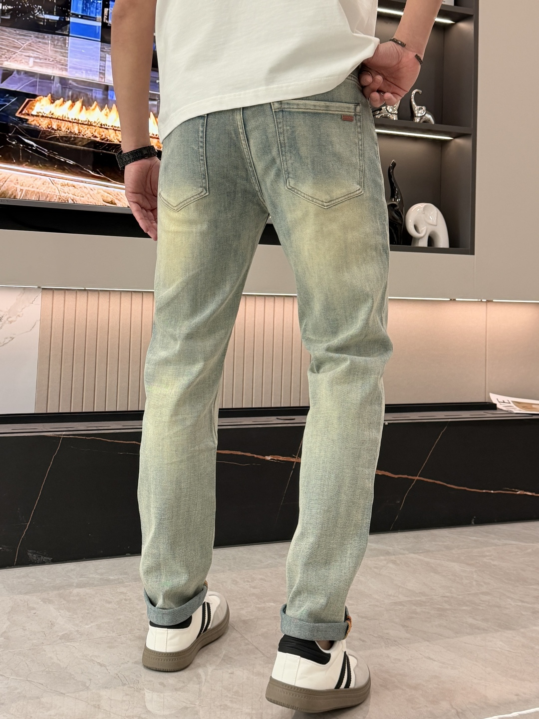 🌾杰尼亚专柜最新同款牛仔裤 面料版型做工绝绝子好穿不挑身材在搭配上没有太多的限制 随意简洁的衬托其他单品