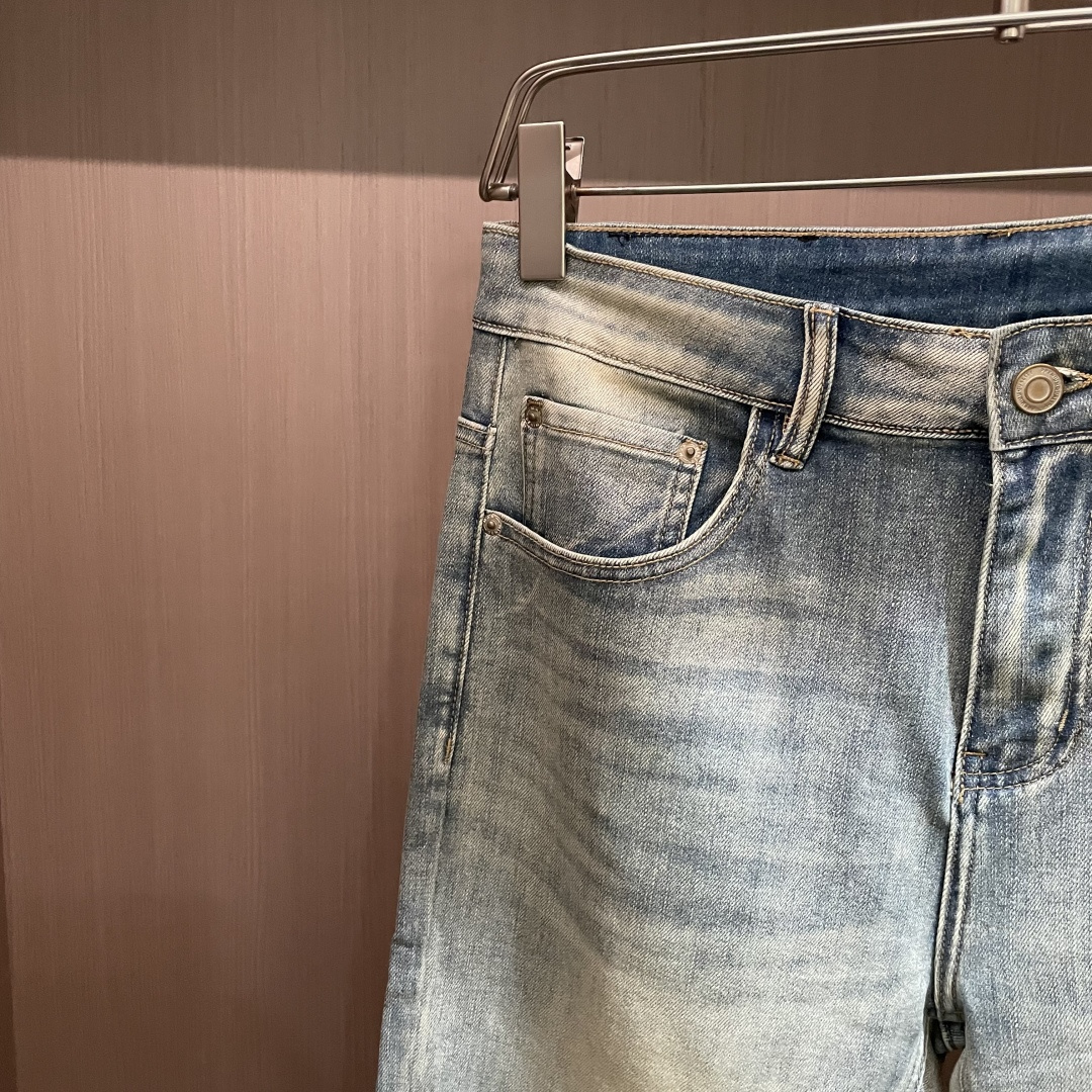 🌾杰尼亚专柜最新同款牛仔裤 面料版型做工绝绝子好穿不挑身材在搭配上没有太多的限制 随意简洁的衬托其他单品
