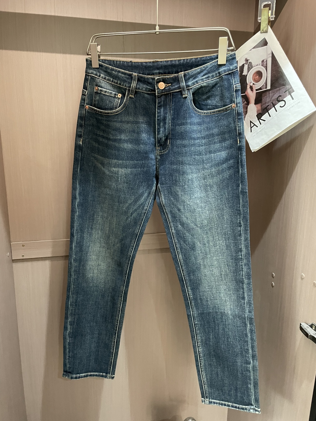 🌾克罗心专柜最新同款牛仔裤 面料版型做工绝绝子好穿不挑身材在搭配上没有太多的限制 随意简洁的衬托其他单品