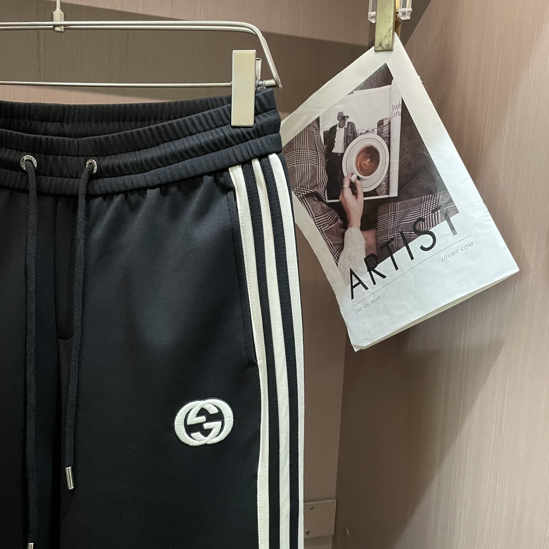 🌾Gucc 2026春夏新款铜氨丝莫代尔空气层休闲卫裤，裤身上刺绣标志性品牌标识，客供定制品牌刻印五金配