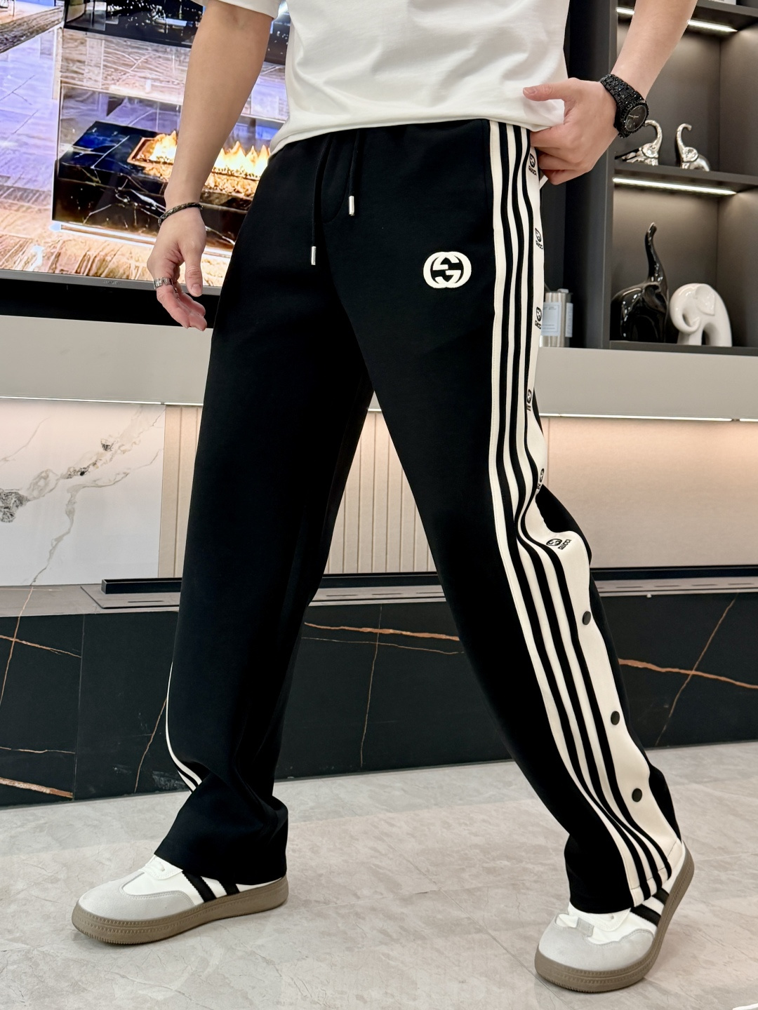 🌾Gucc 2026春夏新款铜氨丝莫代尔空气层休闲卫裤，裤身上刺绣标志性品牌标识，客供定制品牌刻印五金配