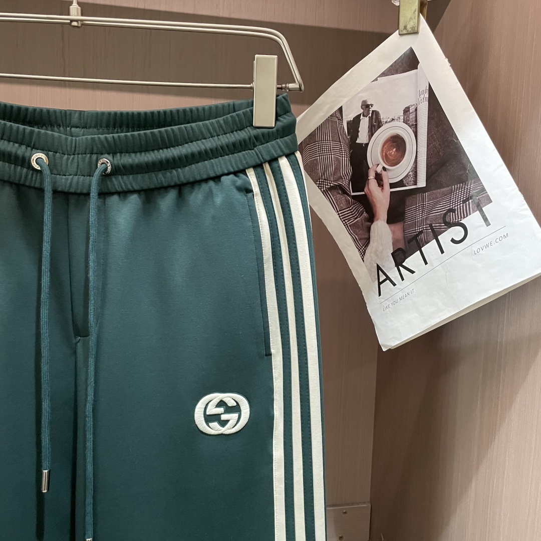 🌾Gucc 2026春夏新款铜氨丝莫代尔空气层休闲卫裤，裤身上刺绣标志性品牌标识，客供定制品牌刻印五金配