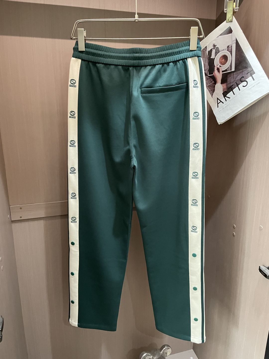 🌾Gucc 2026春夏新款铜氨丝莫代尔空气层休闲卫裤，裤身上刺绣标志性品牌标识，客供定制品牌刻印五金配