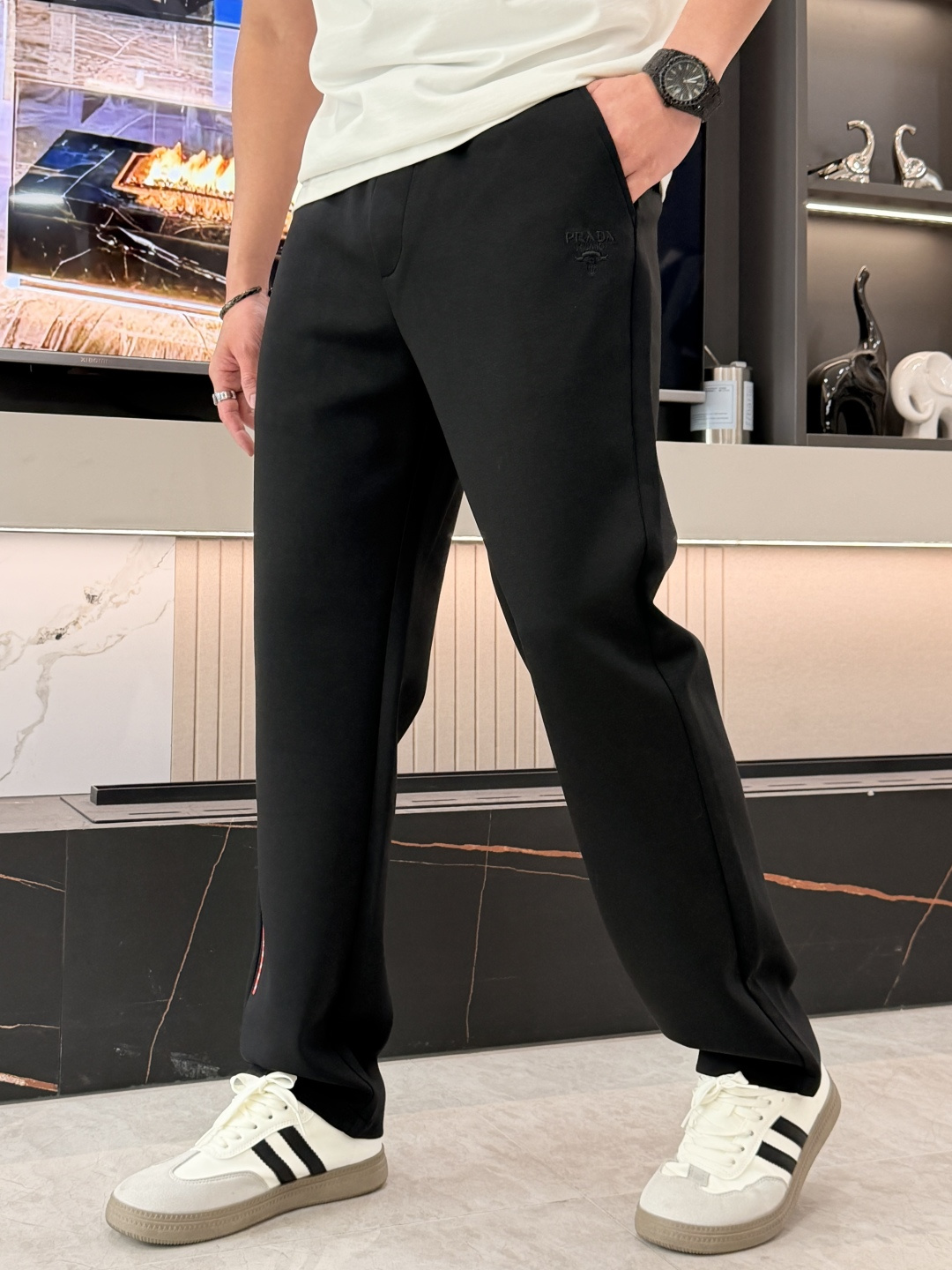 🌾Prad 2026春夏新款铜氨丝莫代尔空气层休闲卫裤，裤身上刺绣标志性品牌标识，客供定制品牌刻印五金配