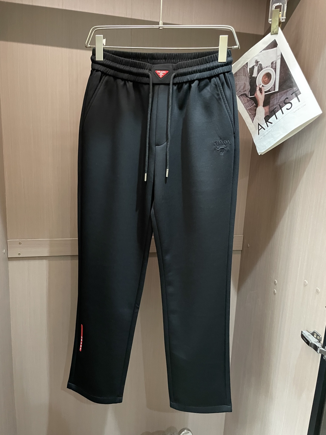 🌾Prad 2026春夏新款铜氨丝莫代尔空气层休闲卫裤，裤身上刺绣标志性品牌标识，客供定制品牌刻印五金配