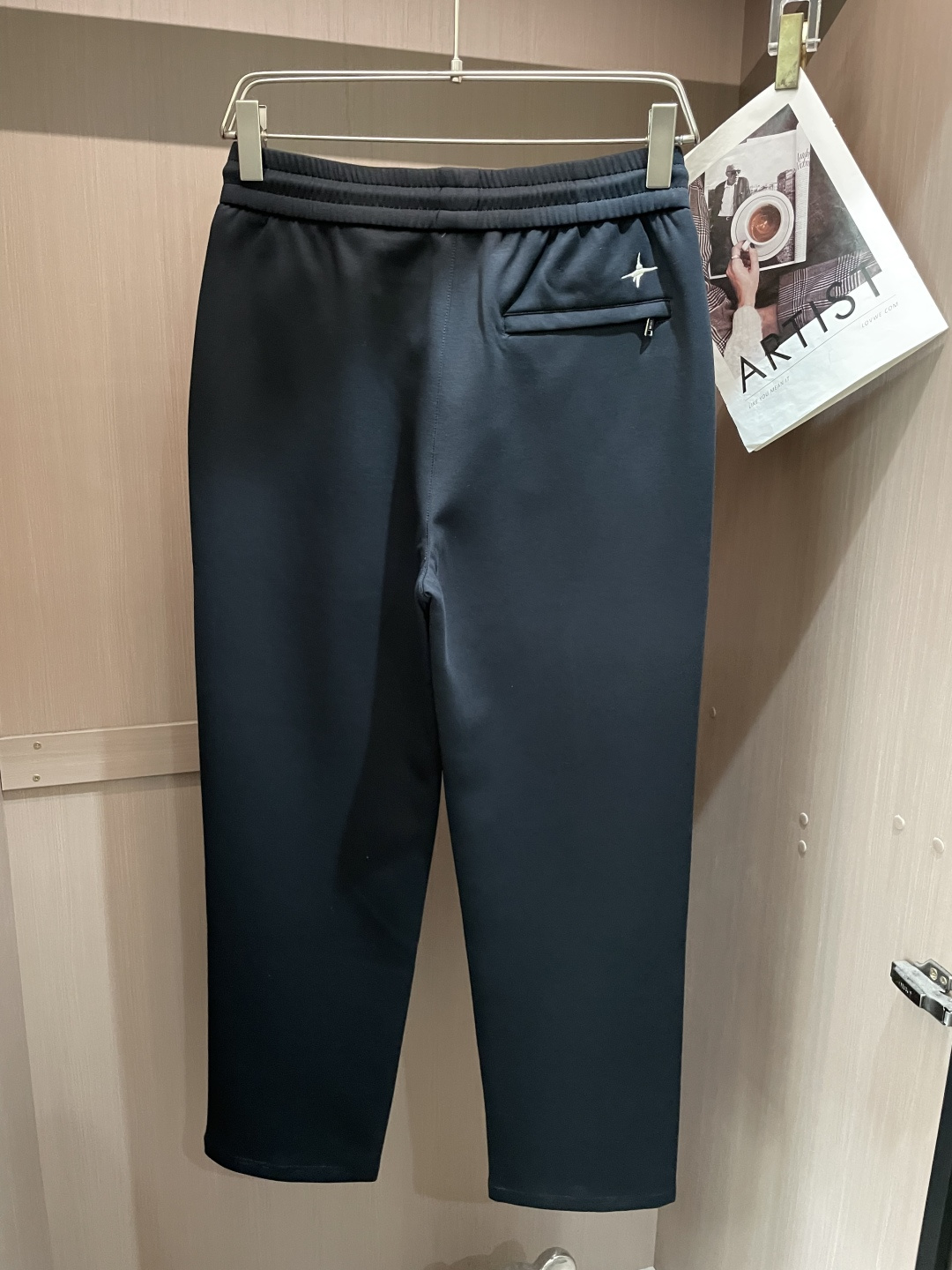 🌾Dior 2026春夏新款铜氨丝莫代尔空气层休闲卫裤，裤身上刺绣标志性品牌标识，客供定制品牌刻印五金配