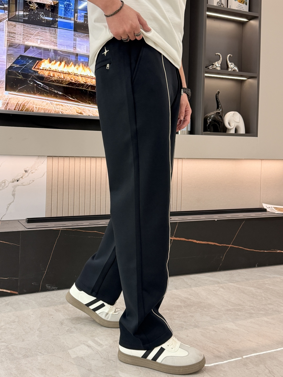 🌾Dior 2026春夏新款铜氨丝莫代尔空气层休闲卫裤，裤身上刺绣标志性品牌标识，客供定制品牌刻印五金配