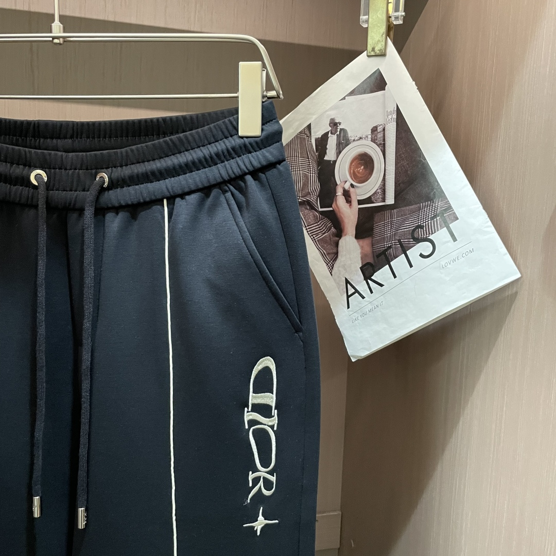 🌾Dior 2026春夏新款铜氨丝莫代尔空气层休闲卫裤，裤身上刺绣标志性品牌标识，客供定制品牌刻印五金配