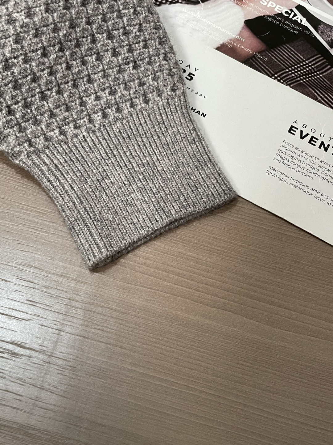 🌾 miumiu 新款开衫针织毛衣！经典永不过时！外观简洁干净，秋日可以单穿，深冬最为内搭！定制进口高支