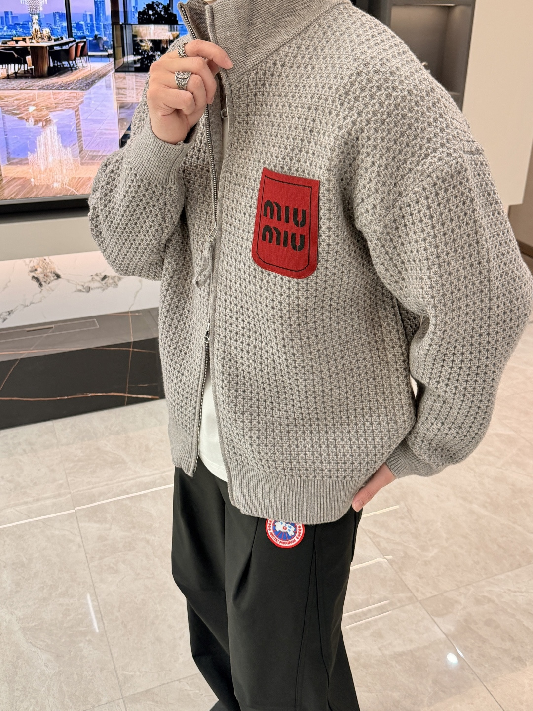 🌾 miumiu 新款开衫针织毛衣！经典永不过时！外观简洁干净，秋日可以单穿，深冬最为内搭！定制进口高支