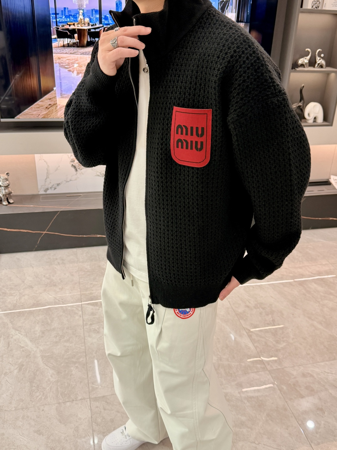 🌾 miumiu 新款开衫针织毛衣！经典永不过时！外观简洁干净，秋日可以单穿，深冬最为内搭！定制进口高支