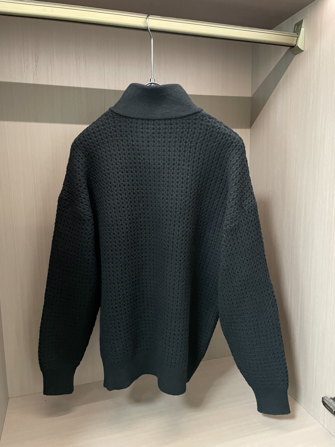 🌾 miumiu 新款开衫针织毛衣！经典永不过时！外观简洁干净，秋日可以单穿，深冬最为内搭！定制进口高支