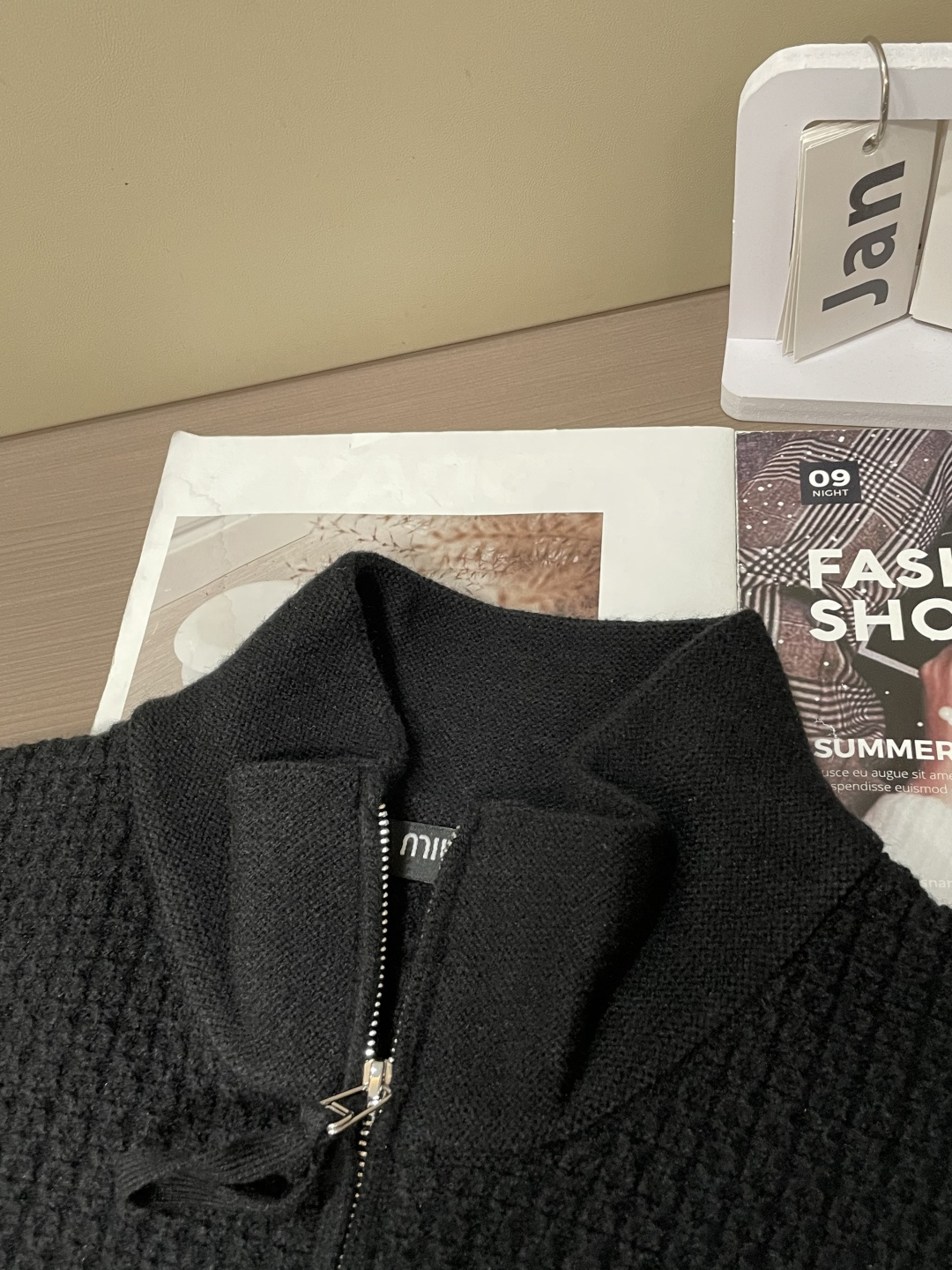 🌾 miumiu 新款开衫针织毛衣！经典永不过时！外观简洁干净，秋日可以单穿，深冬最为内搭！定制进口高支