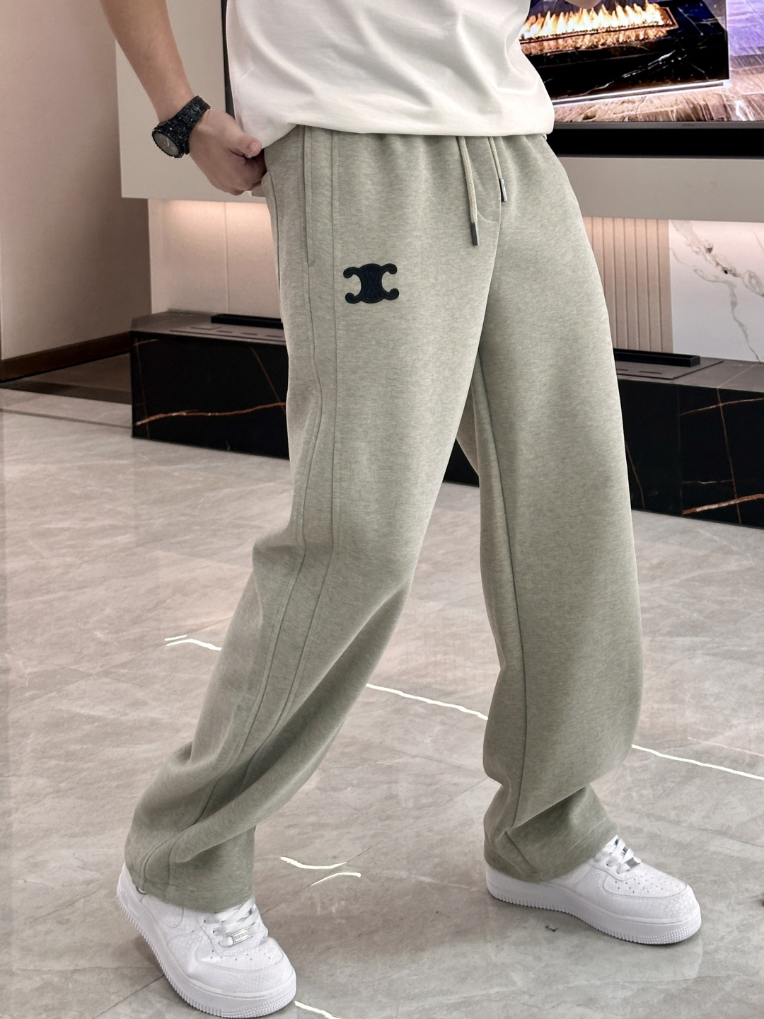 🌾 Celine 2025秋冬最新系列男士加厚休闲裤！内里加绒，非常保暖，北方的宝子们赶紧备上！采用客供