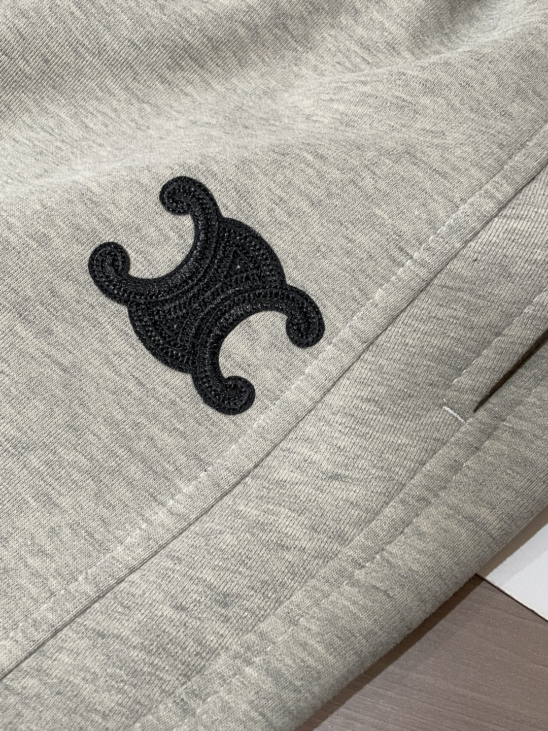 🌾 Celine 2025秋冬最新系列男士加厚休闲裤！内里加绒，非常保暖，北方的宝子们赶紧备上！采用客供