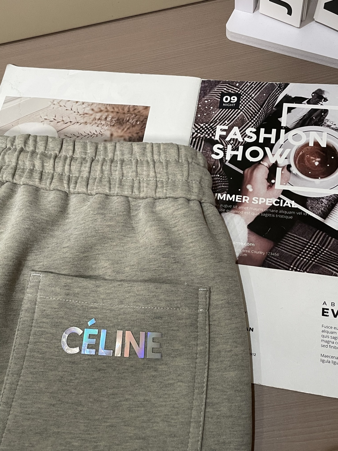 🌾 Celine 2025秋冬最新系列男士加厚休闲裤！内里加绒，非常保暖，北方的宝子们赶紧备上！采用客供