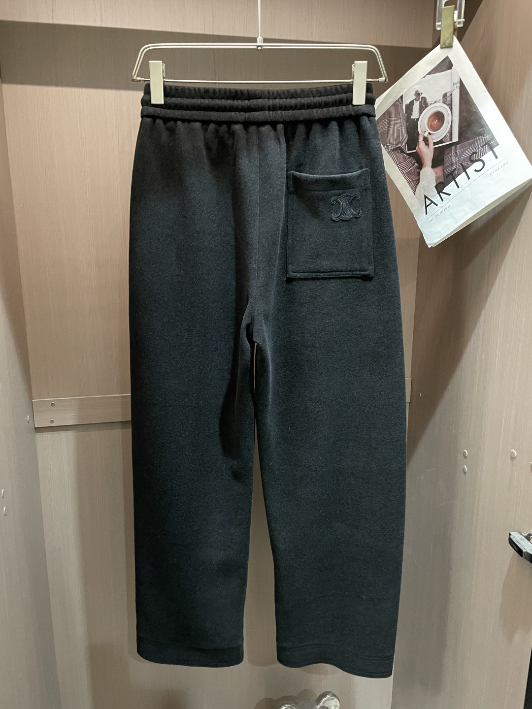 🌾 Celine 2025秋冬最新系列男士加厚休闲裤！内里加绒，非常保暖，北方的宝子们赶紧备上！采用客供