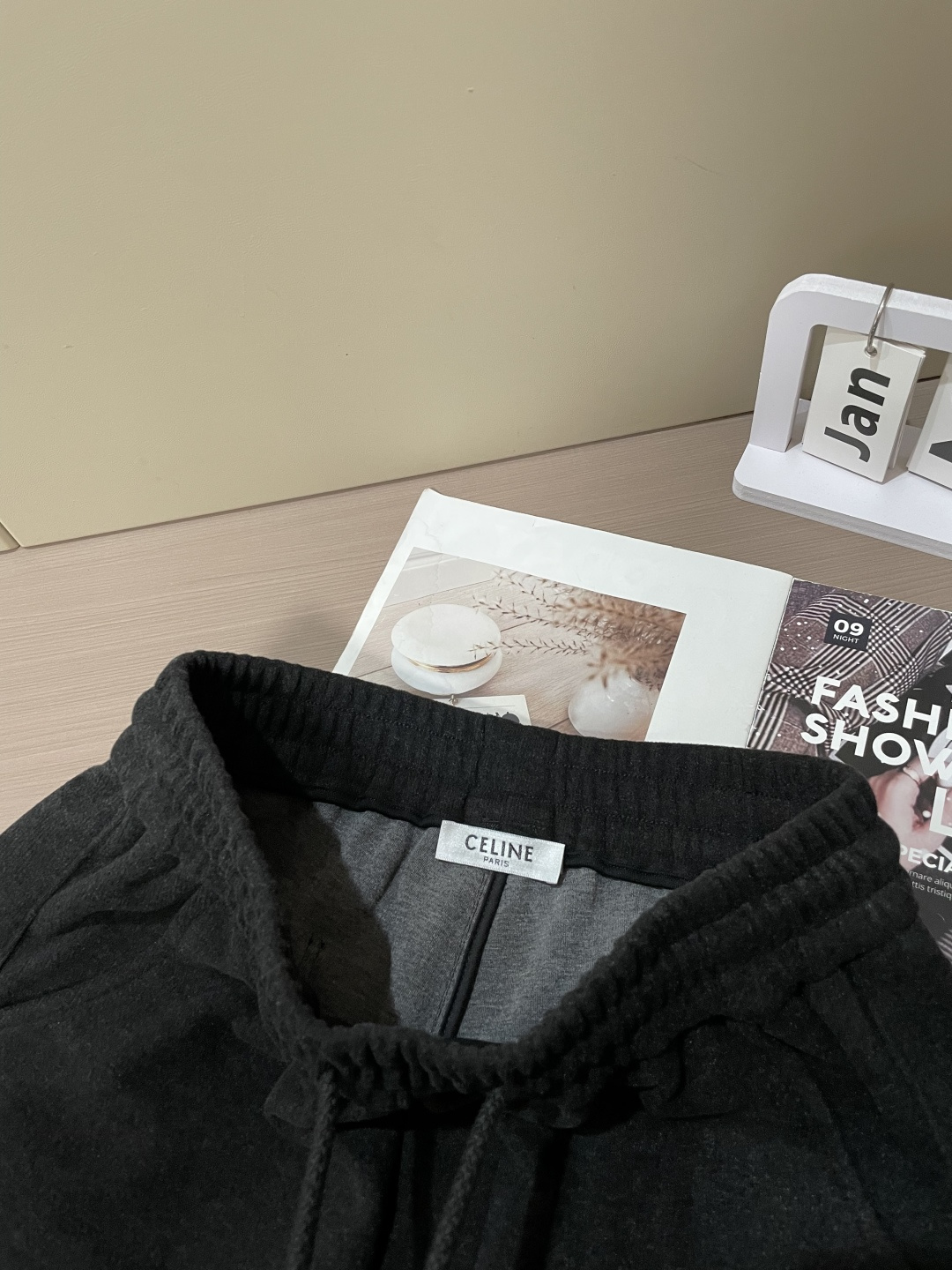 🌾 Celine 2025秋冬最新系列男士加厚休闲裤！内里加绒，非常保暖，北方的宝子们赶紧备上！采用客供