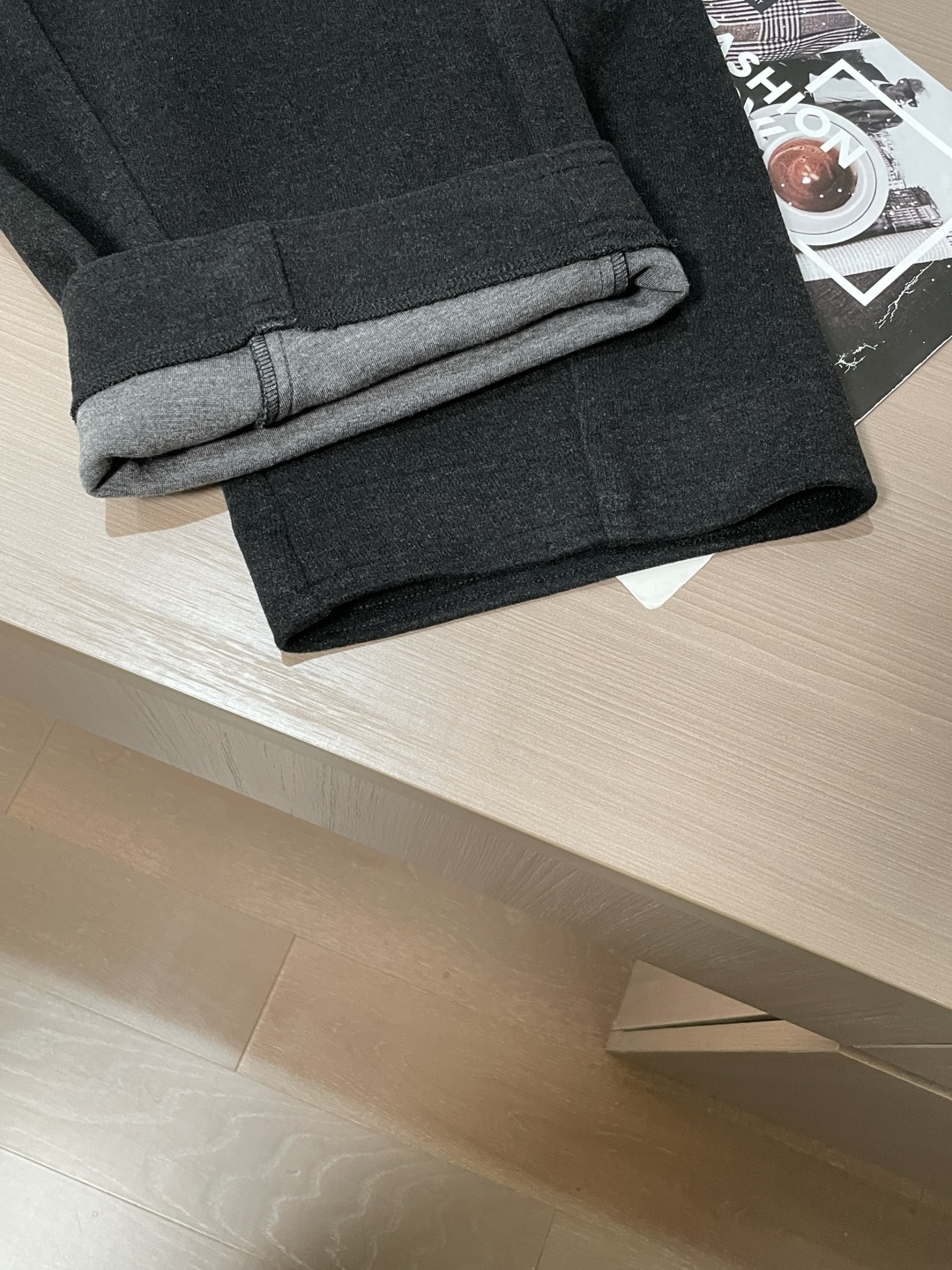 🌾 Celine 2025秋冬最新系列男士加厚休闲裤！内里加绒，非常保暖，北方的宝子们赶紧备上！采用客供