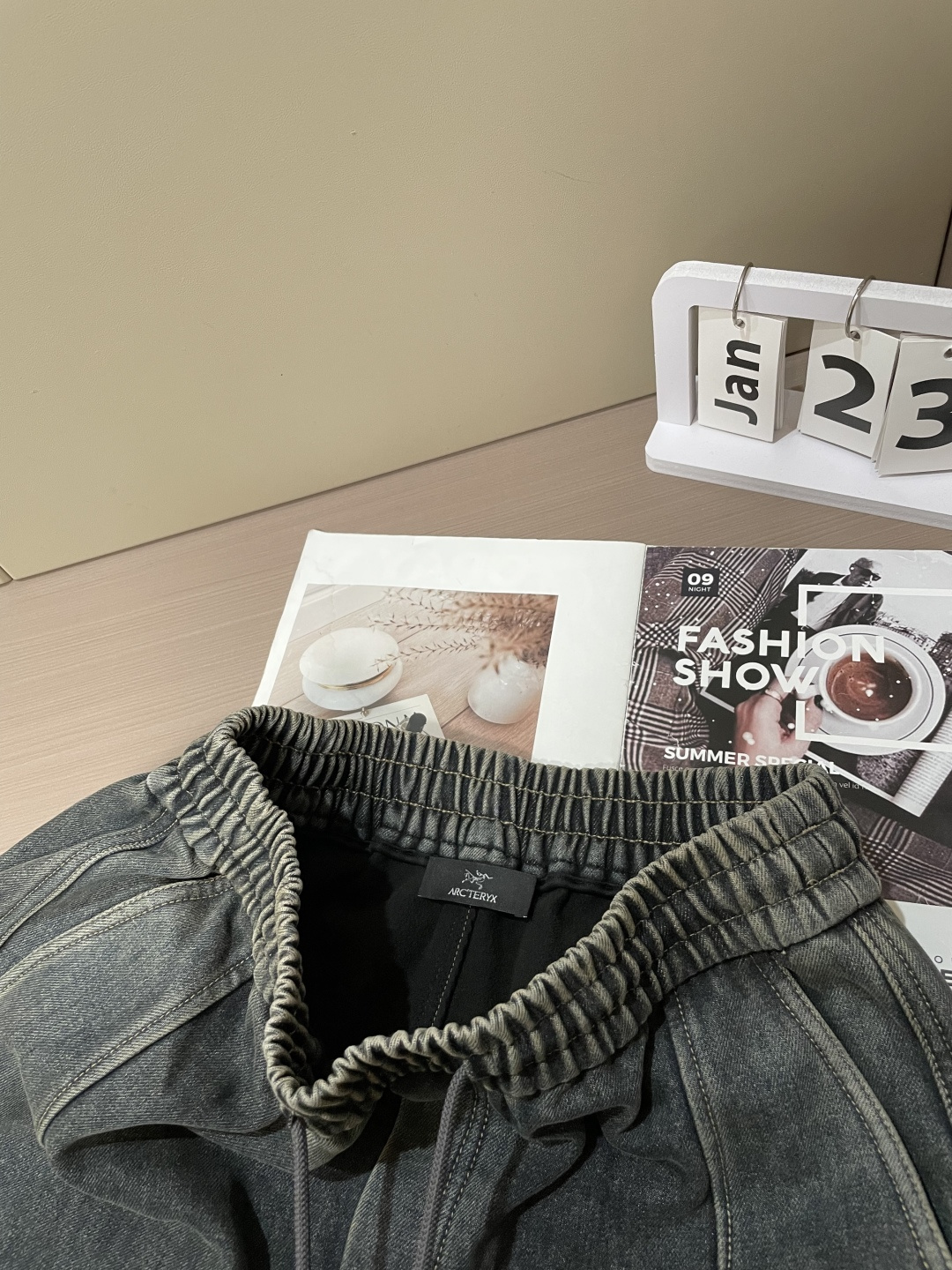 🌾 始祖鸟 秋冬最新休闲工装牛仔裤 加厚款！潮人必备 非常个性！内里加绒，非常保暖！舒适度极高。腰部订制