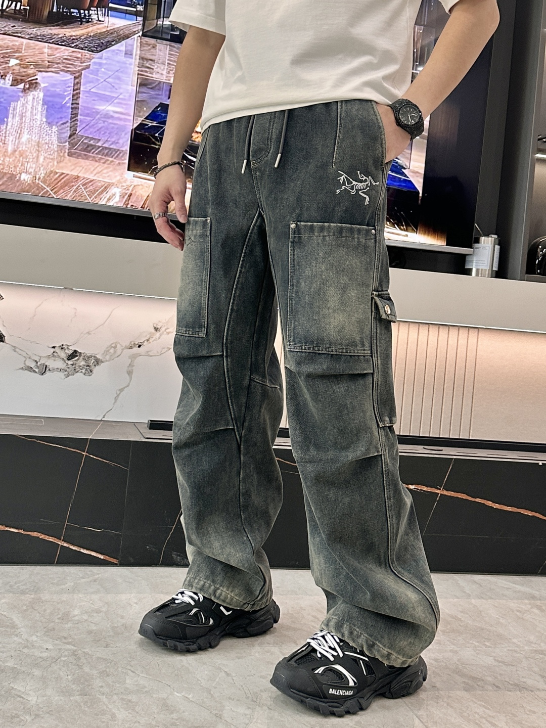 🌾 始祖鸟 秋冬最新休闲工装牛仔裤 加厚款！潮人必备 非常个性！内里加绒，非常保暖！舒适度极高。腰部订制