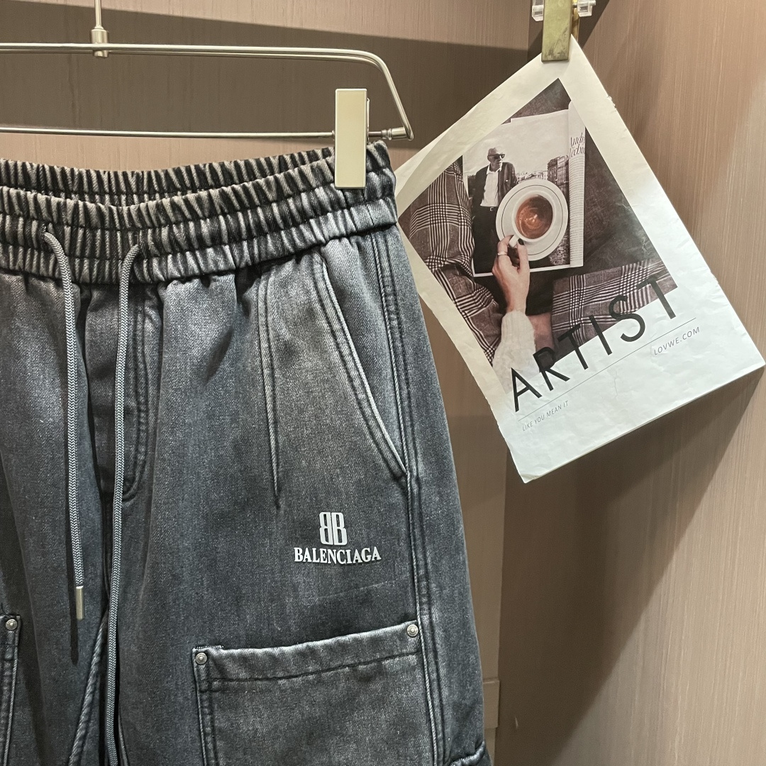 🌾 巴黎世家 秋冬最新休闲工装牛仔裤 加厚款！潮人必备 非常个性！内里加绒，非常保暖！舒适度极高。腰部订