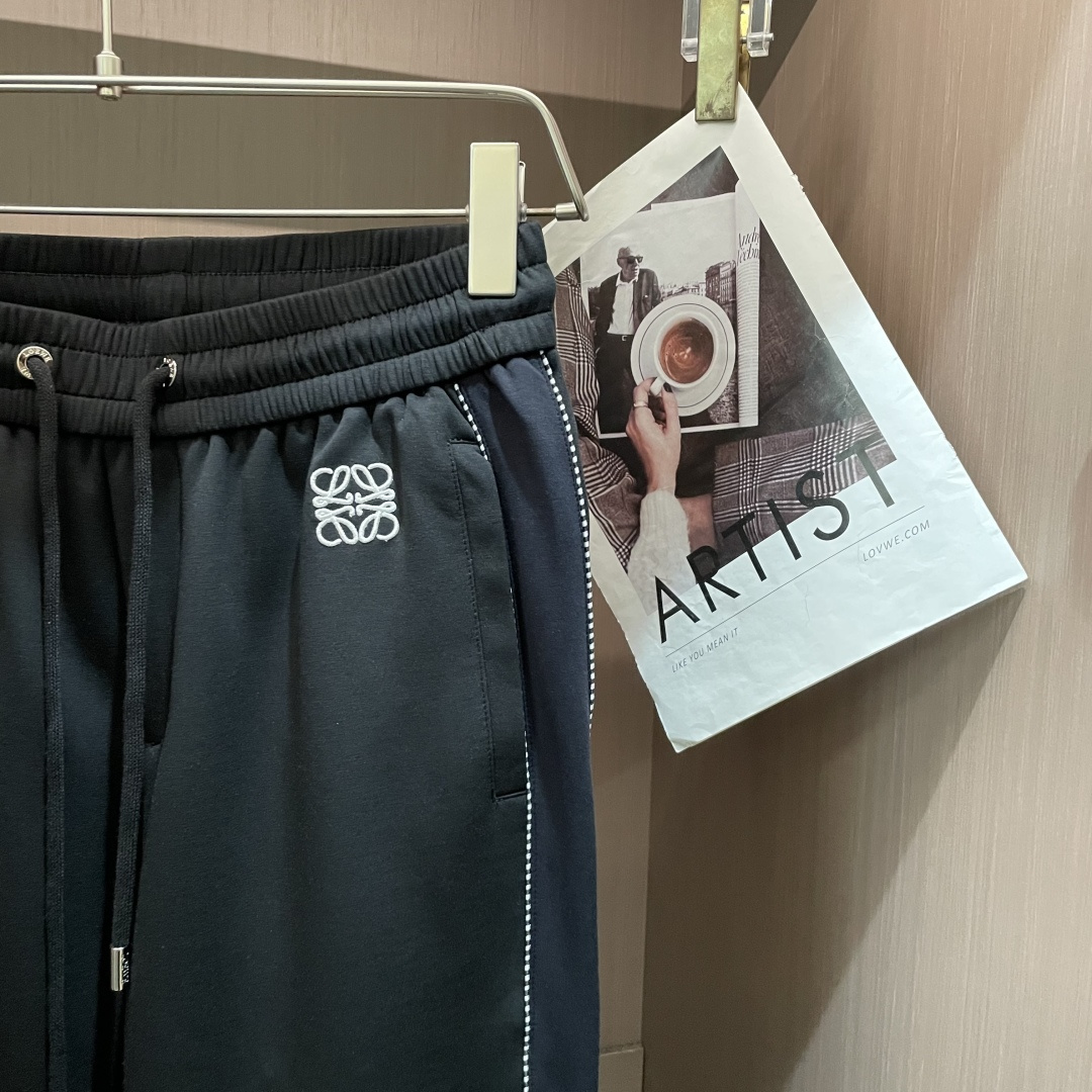 🌟Loewe 2026春夏新款铜氨丝莫代尔空气层休闲卫裤，裤身上刺绣标志性品牌标识，客供定制品牌刻印五金