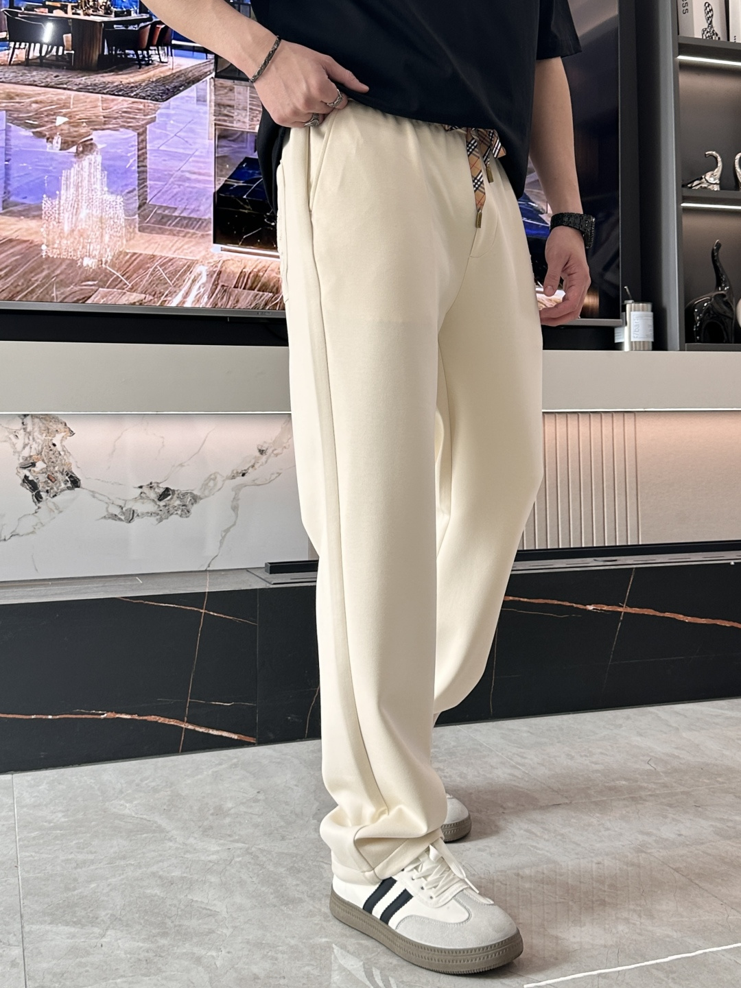 Bur 🌟Lv 2026春夏新款铜氨丝莫代尔空气层休闲卫裤，裤身上刺绣标志性品牌标识，客供定制品牌刻印五