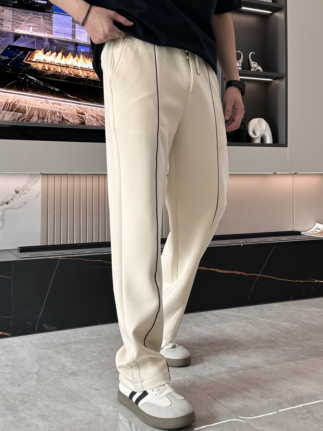 🌟Dior 2026春夏新款铜氨丝莫代尔空气层休闲卫裤，裤身上刺绣标志性品牌标识，客供定制品牌刻印五金配