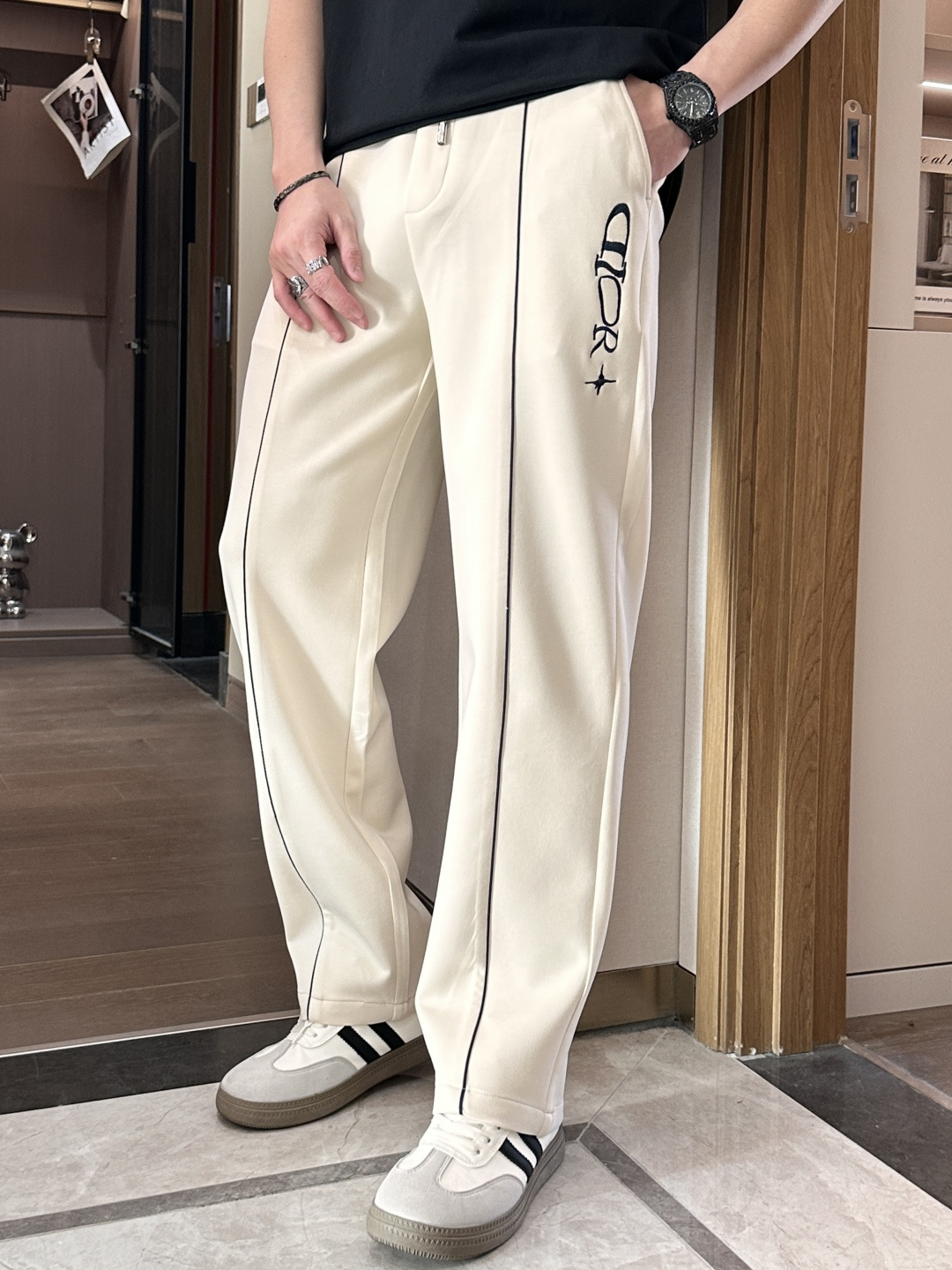 🌟Dior 2026春夏新款铜氨丝莫代尔空气层休闲卫裤，裤身上刺绣标志性品牌标识，客供定制品牌刻印五金配