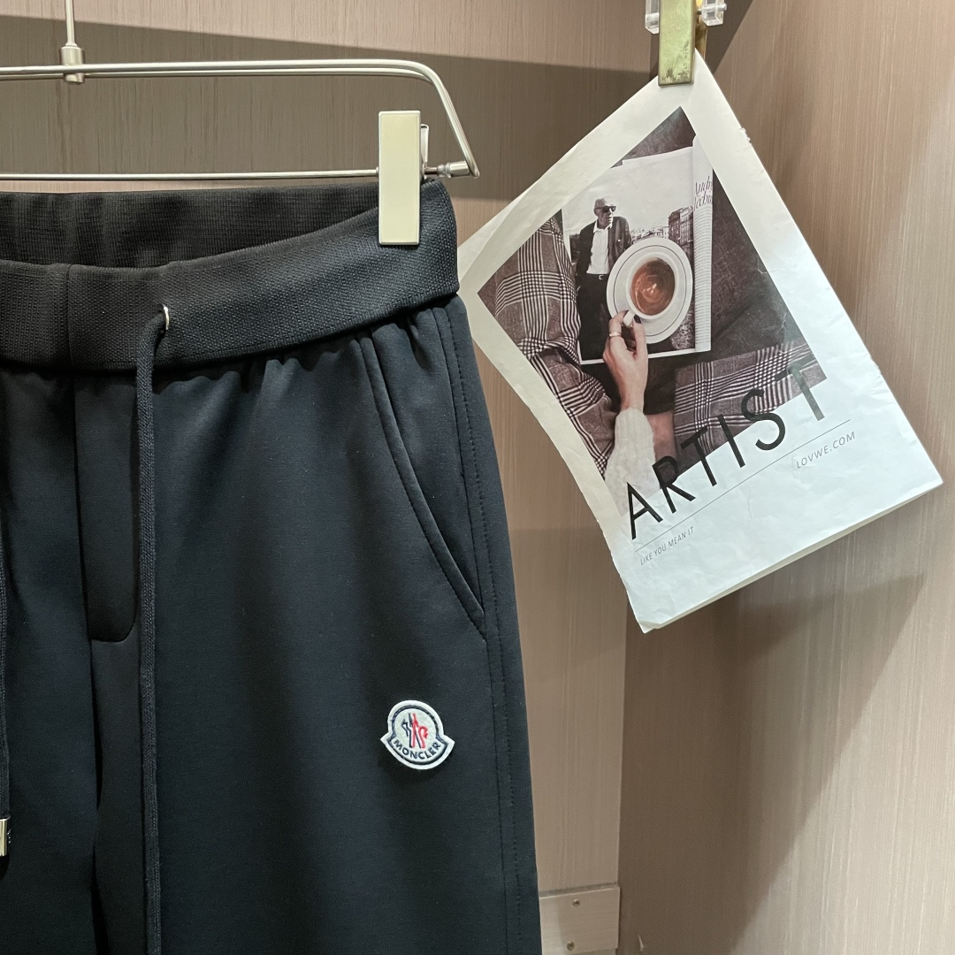 蒙口 2026最新系列男士休闲裤！采用客供弹力柔棉材质，柔软细腻，手感绝佳！品牌格调一览无余！极简主义设