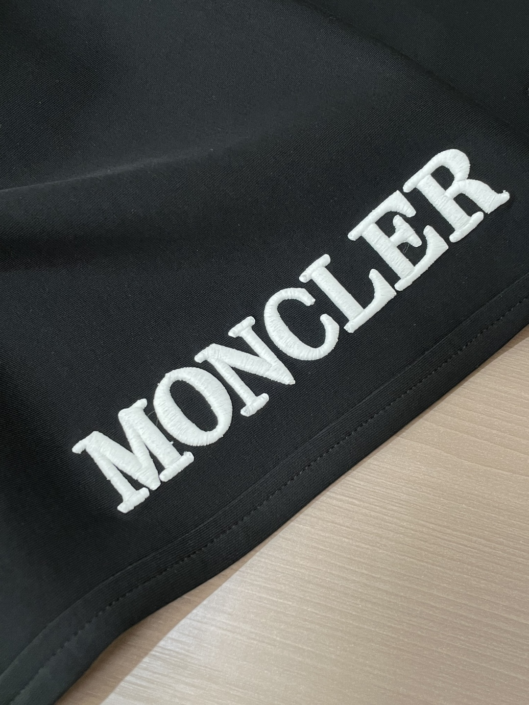 蒙口 2026最新系列男士休闲裤！采用客供弹力柔棉材质，柔软细腻，手感绝佳！品牌格调一览无余！极简主义设