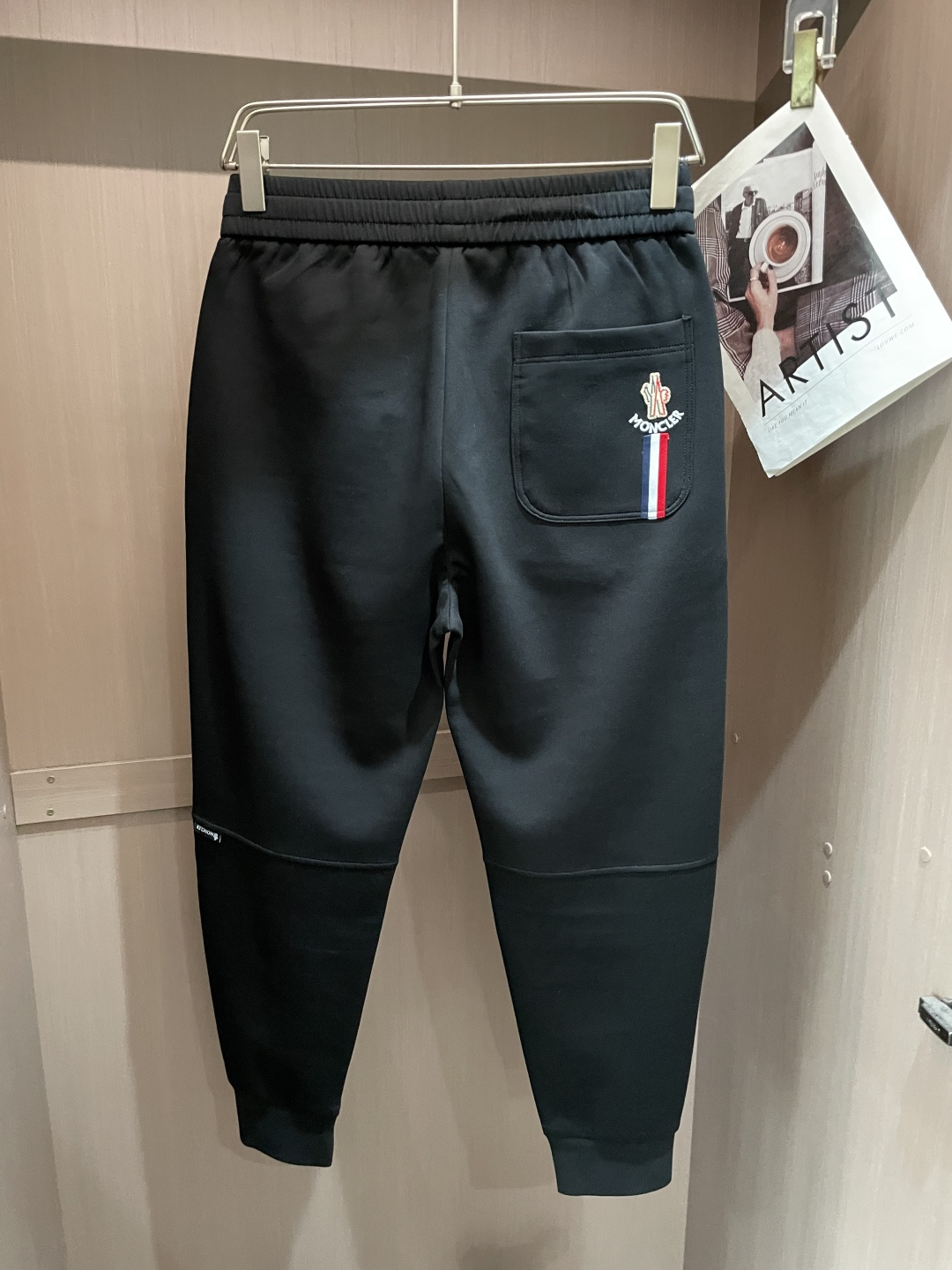 蒙口 2026最新系列男士休闲裤！采用客供弹力柔棉材质，柔软细腻，手感绝佳！品牌格调一览无余！极简主义设